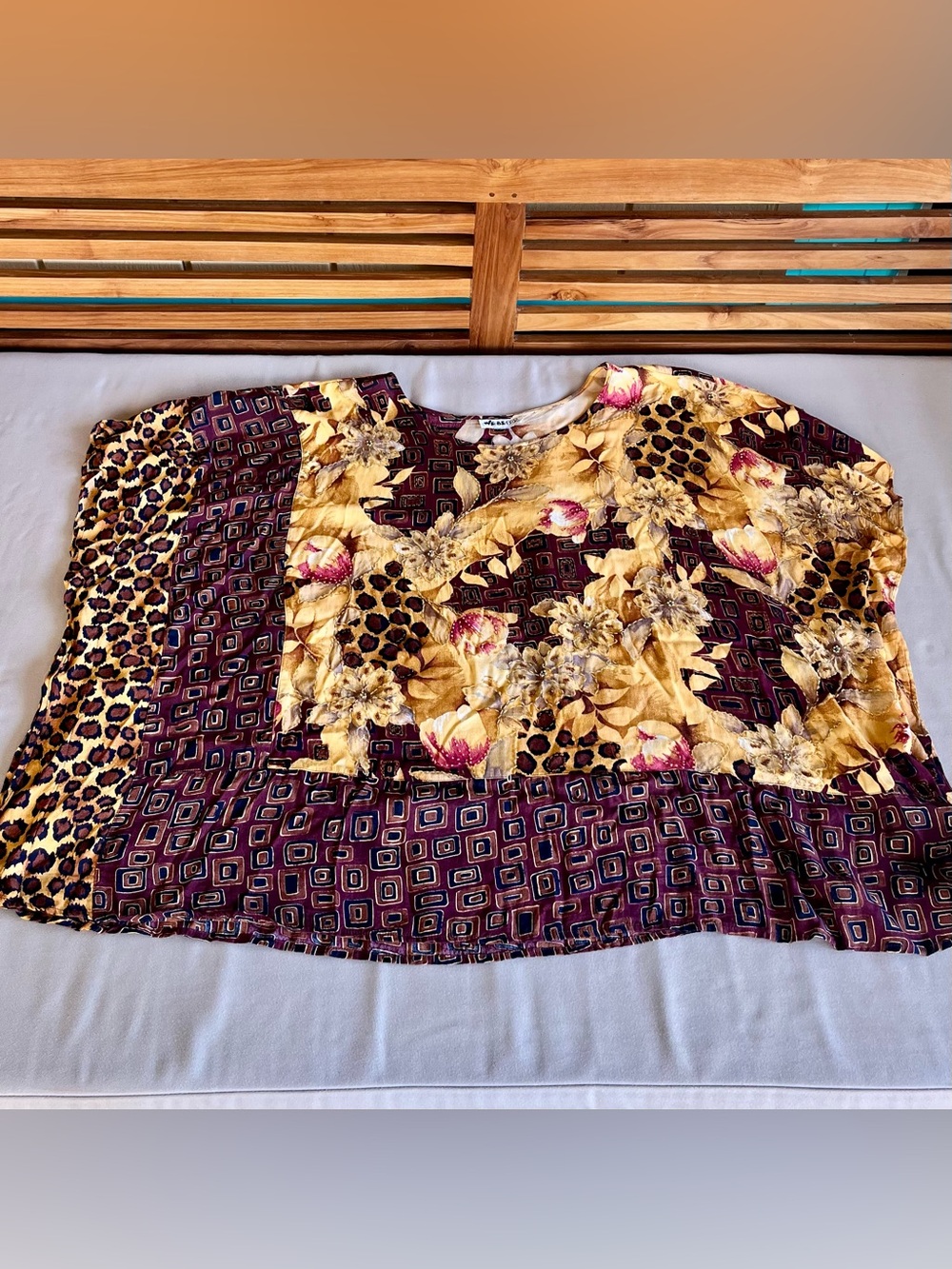 We Be Bop Vintage Floral Beaded Patchwork Short Sleeve Women's Blouse | PlusSize